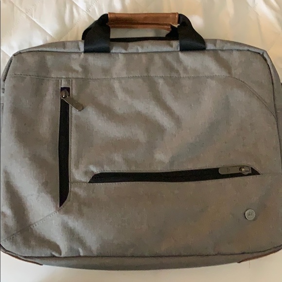 Computer case - Picture 2 of 2